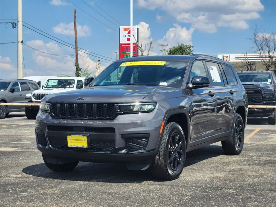 2024 Jeep Grand Cherokee Altitude photo 1