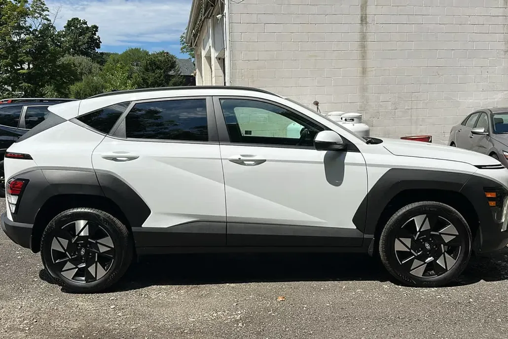 2025 Hyundai Kona SEL photo 1