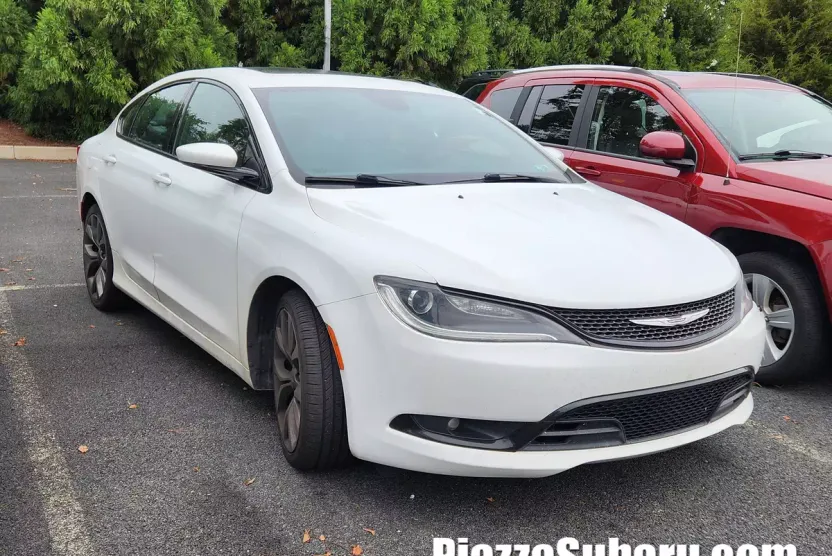 2015 Chrysler 200 S photo 1