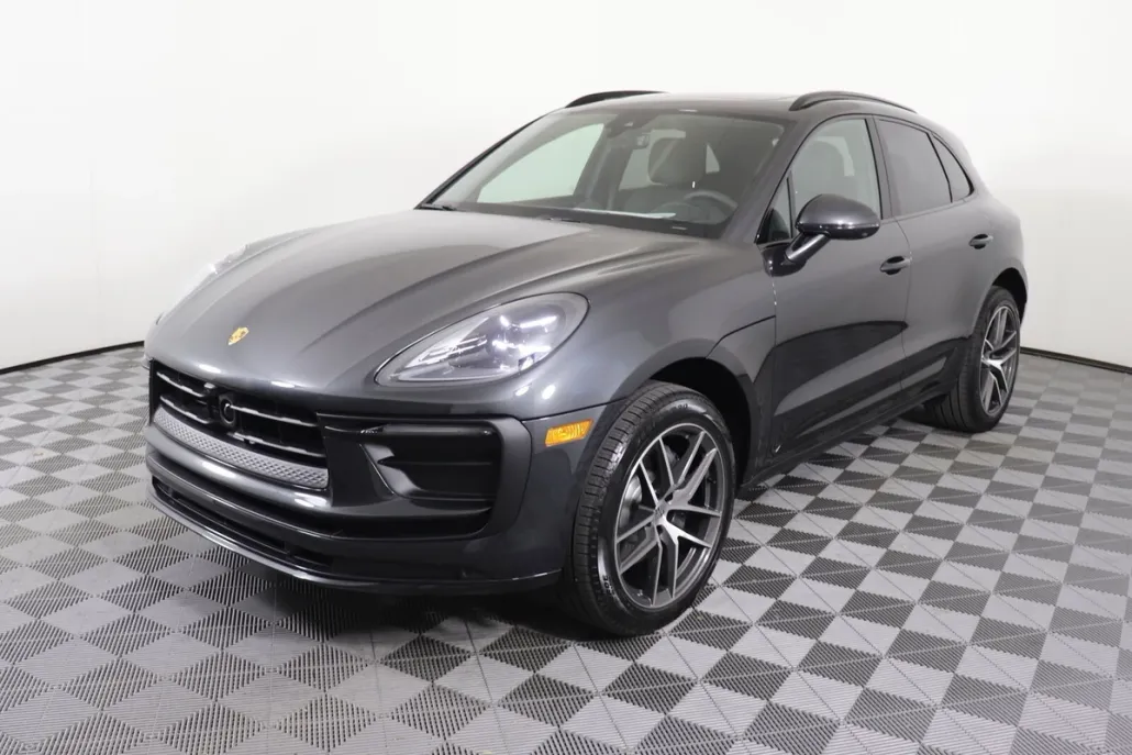2025 Porsche Macan photo 1