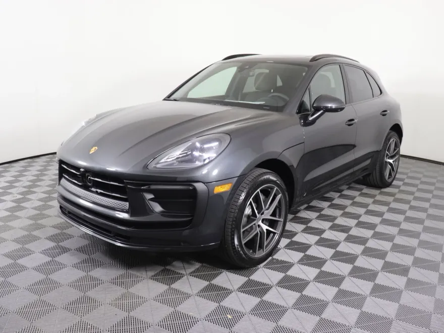 2025 Porsche Macan photo 1