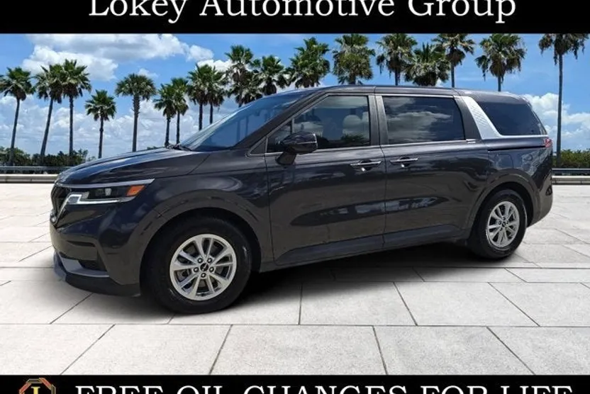 2024 Kia Carnival LX photo 1