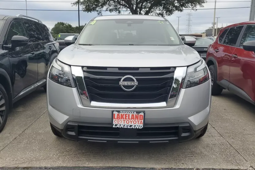2024 Nissan Pathfinder SV photo 1