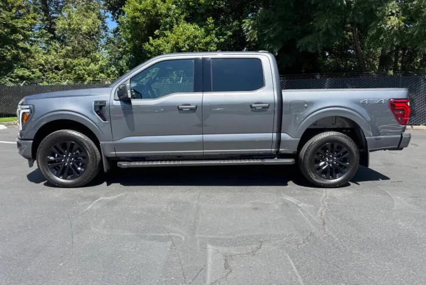 2025 Ford F-150 Lariat photo 1