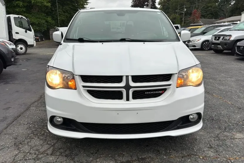2019 Dodge Grand Caravan GT photo 1