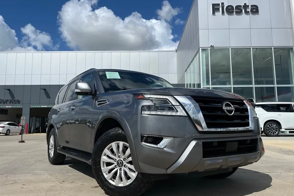 2023 Nissan Armada SV photo 1