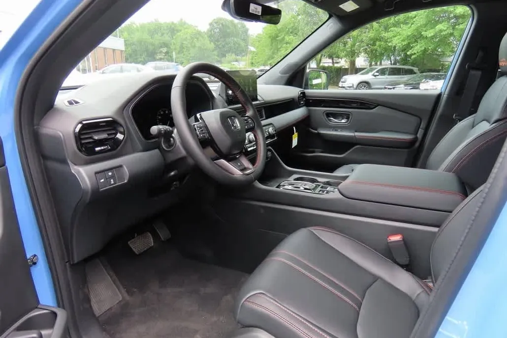 2025 Honda Pilot TrailSport photo 1