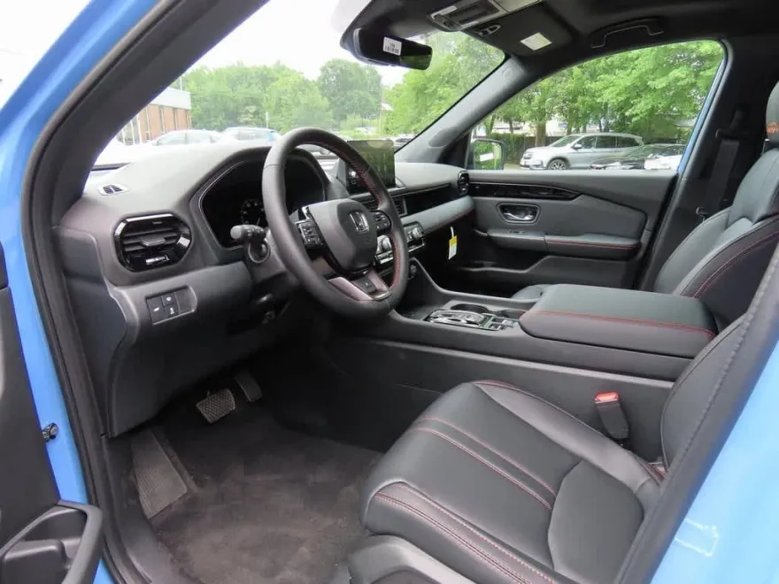 2025 Honda Pilot TrailSport photo 1
