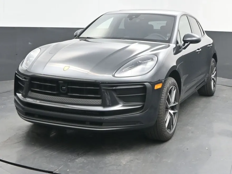 2025 Porsche Macan T photo 1