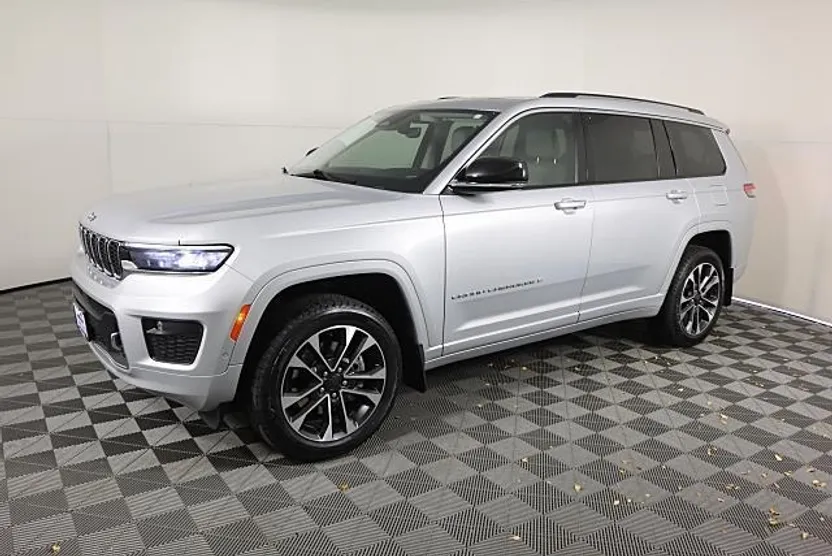 2021 Jeep Grand Cherokee Overland photo 1