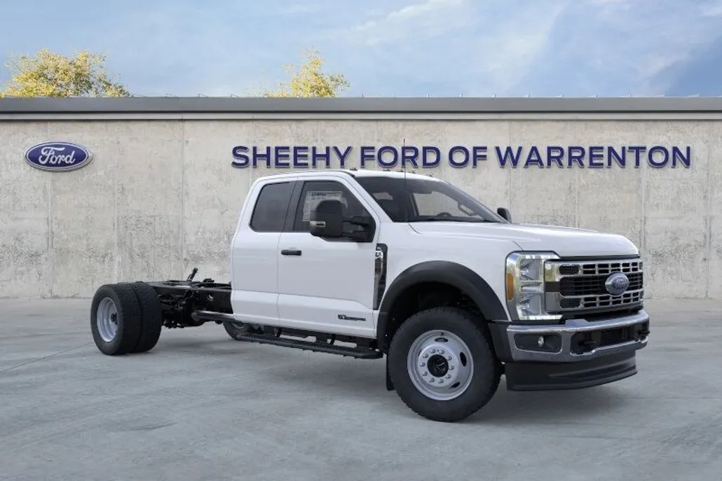 2025 Ford F-450 photo 1