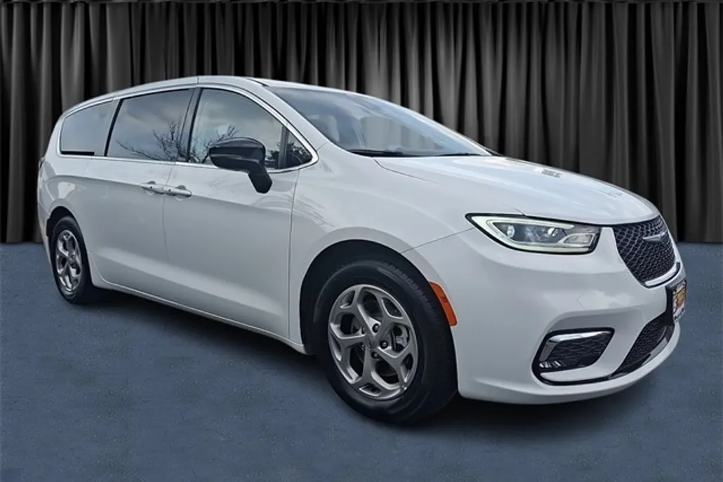 2024 Chrysler Pacifica Limited photo 1