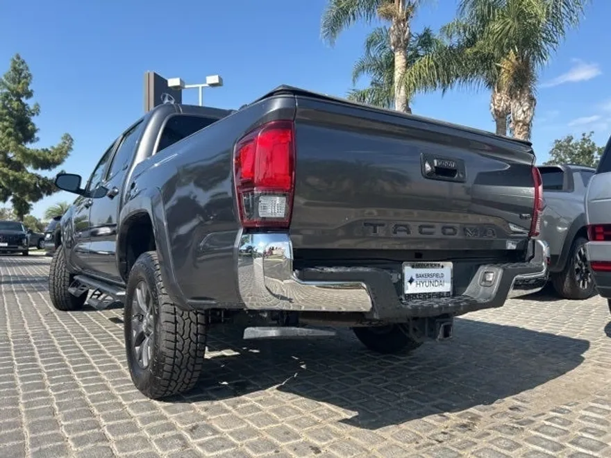 2021 Toyota Tacoma TRD Off-Road V6 photo 1