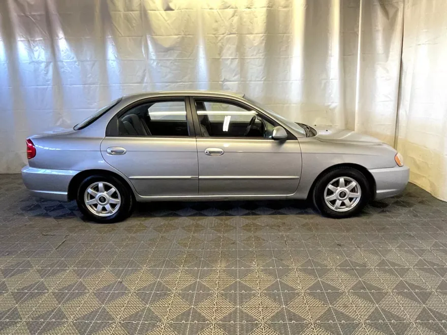 2004 Kia Spectra Base photo 9