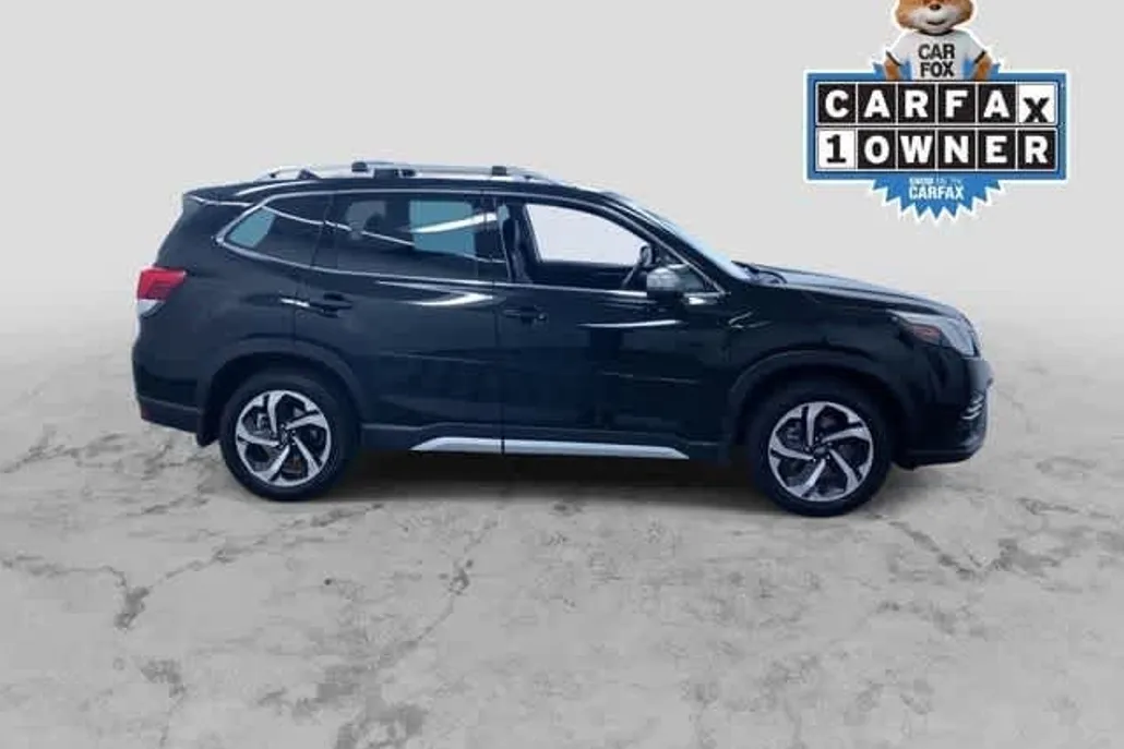 2023 Subaru Forester Touring photo 1