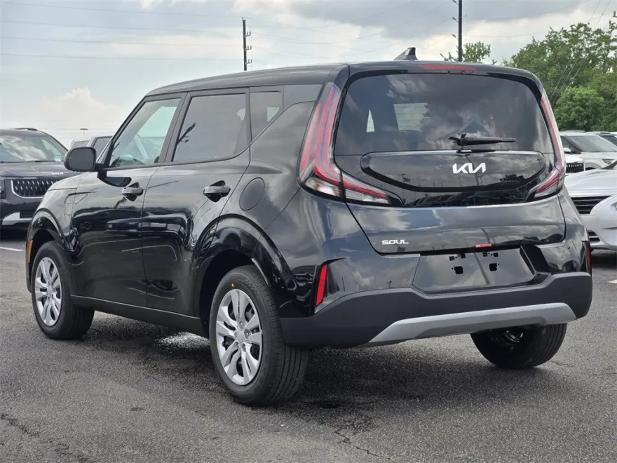 2025 Kia Soul LX photo 1