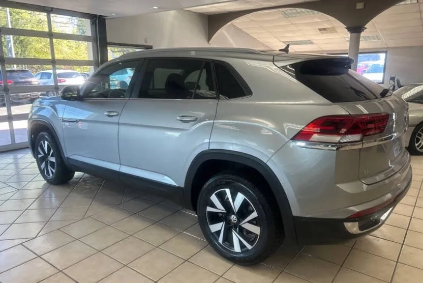 2020 Volkswagen Atlas Cross Sport SE photo 1