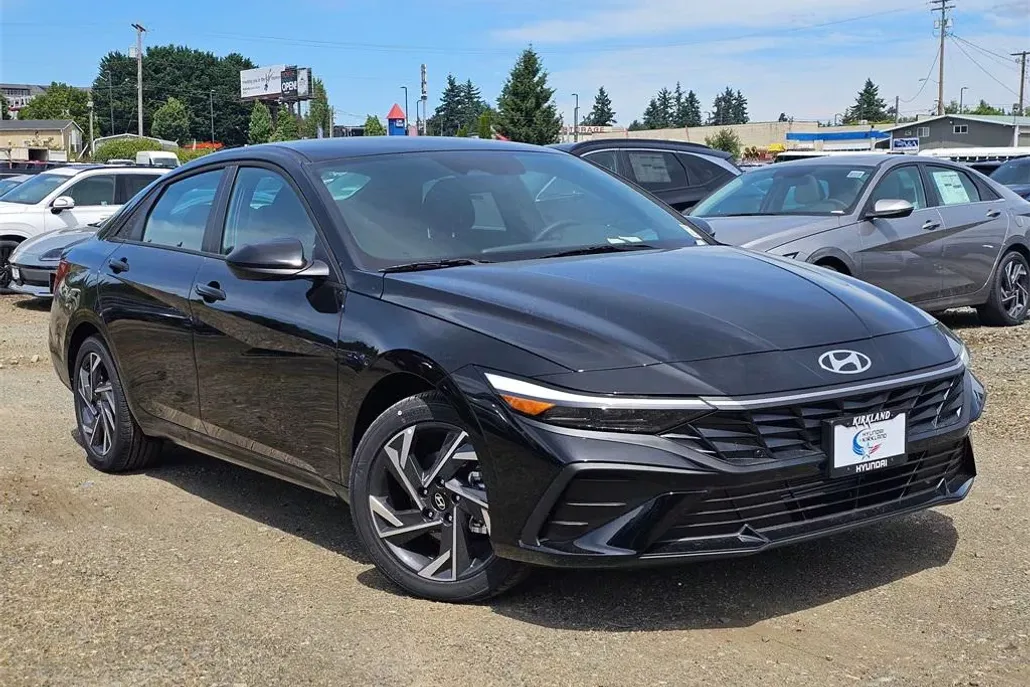2025 Hyundai Elantra SEL Sport photo 1
