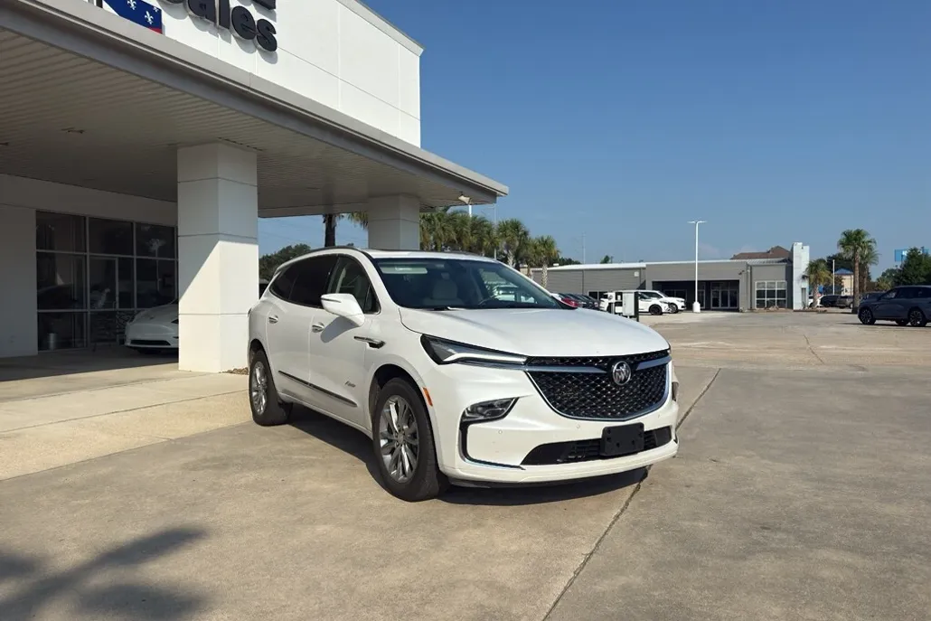 2022 Buick Enclave Avenir photo 1