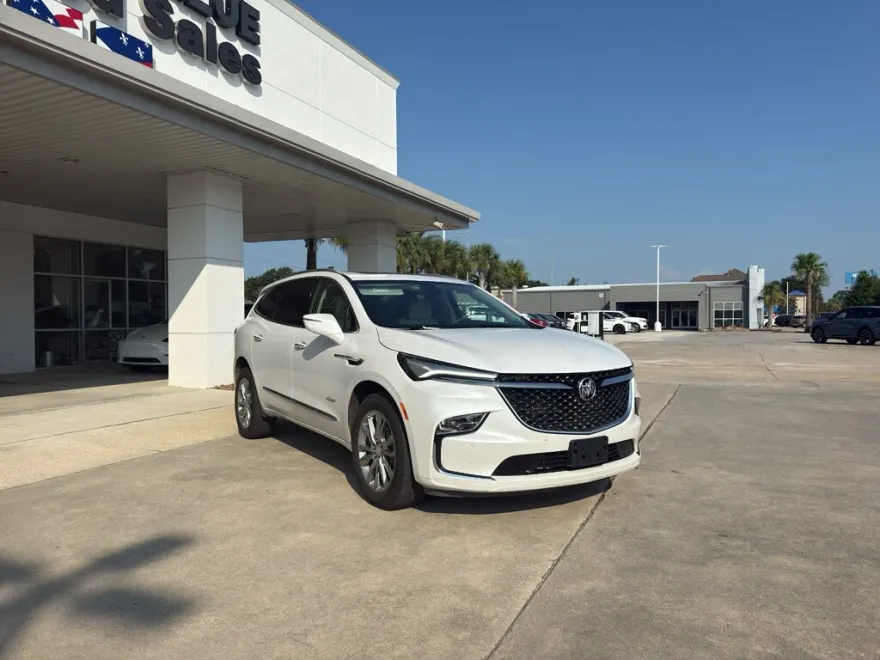 2022 Buick Enclave Avenir photo 1