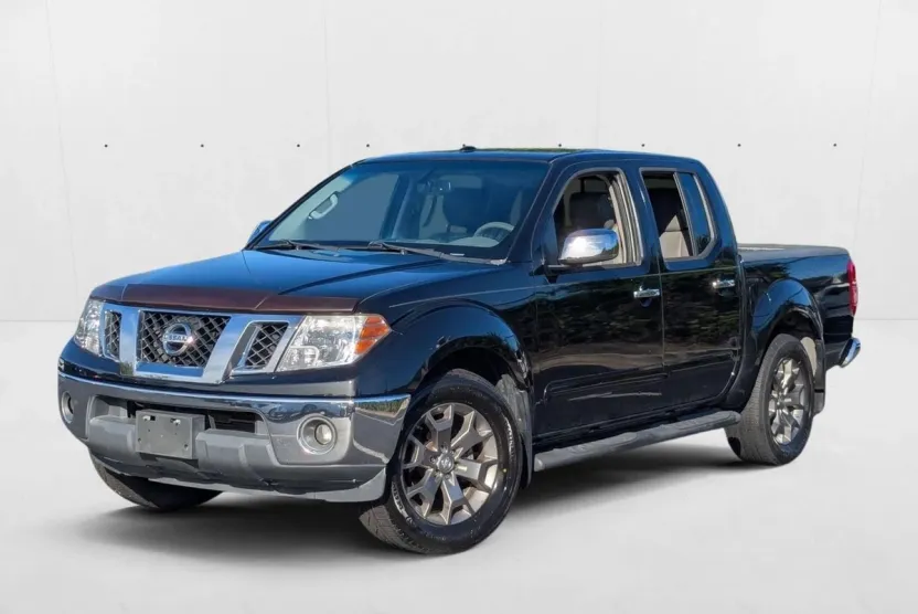 2017 Nissan Frontier Crew Cab SL photo 1