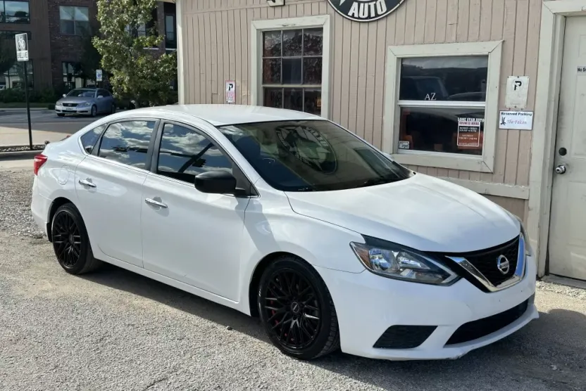 2019 Nissan Sentra SV photo 1