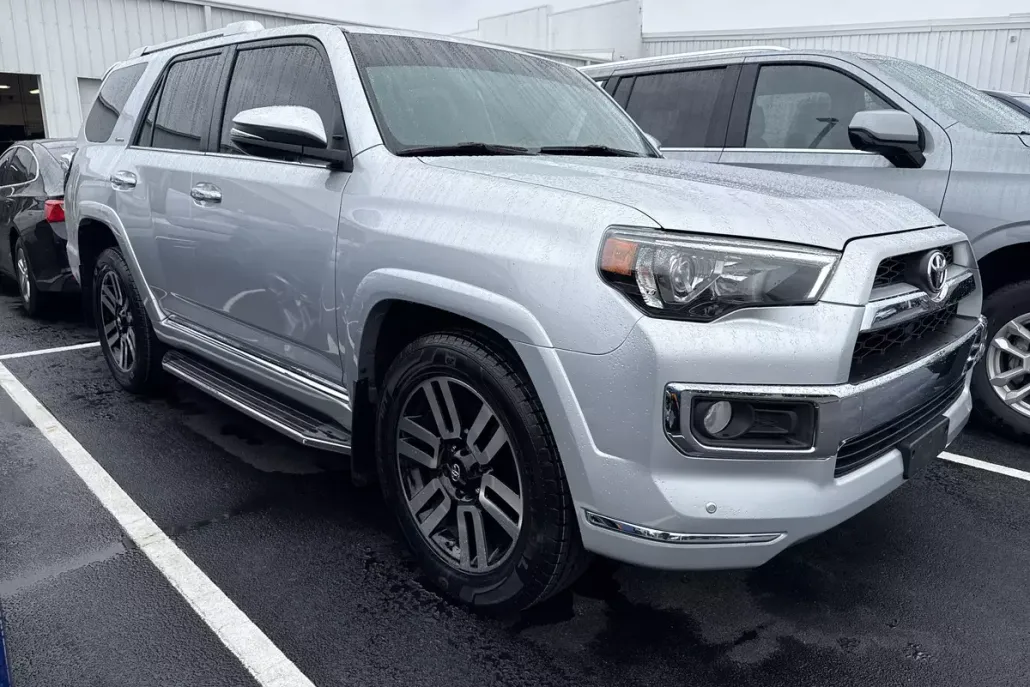 2016 Toyota 4Runner Limited photo 1