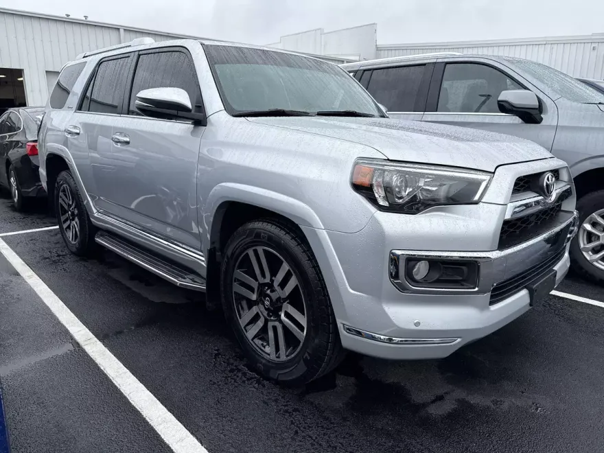 2016 Toyota 4Runner Limited photo 1
