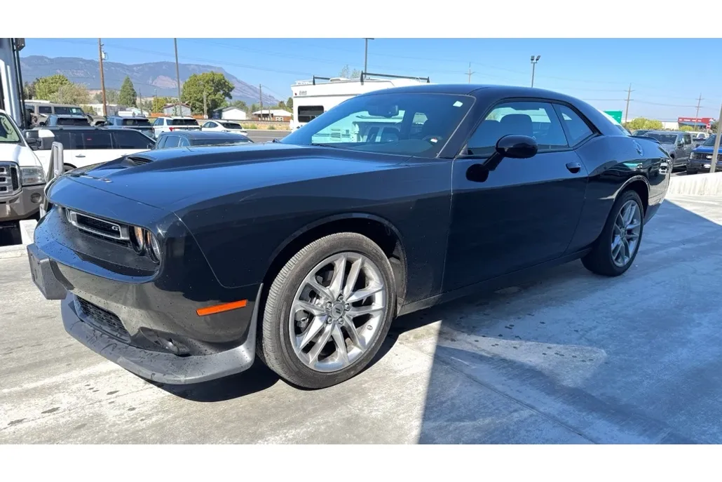 2022 Dodge Challenger GT photo 1