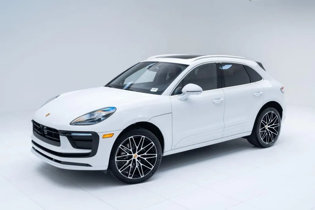 2025 Porsche Macan T photo 1