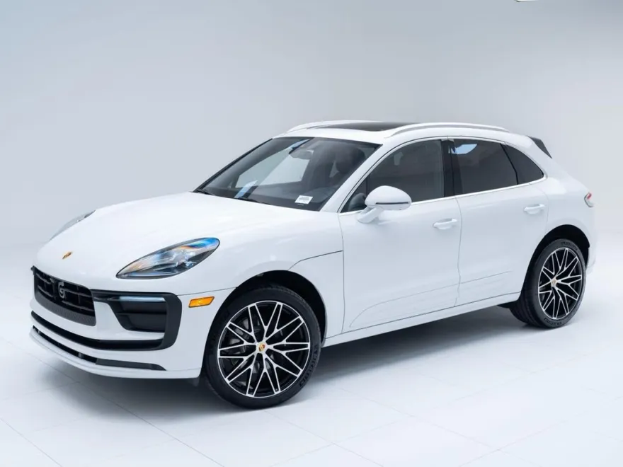2025 Porsche Macan T photo 1