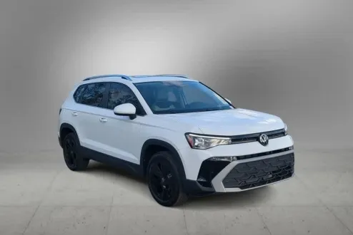 2025 Volkswagen Taos SE photo 2