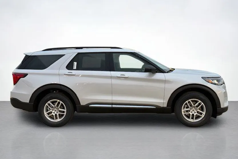 2025 Ford Explorer photo 1