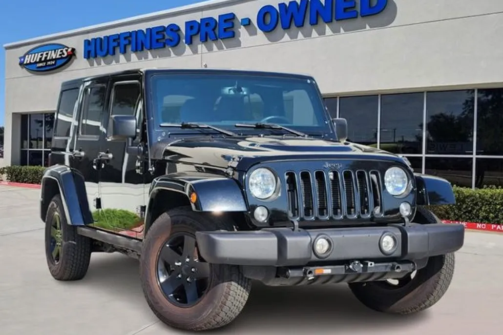 2015 Jeep Wrangler Unlimited Sahara photo 1