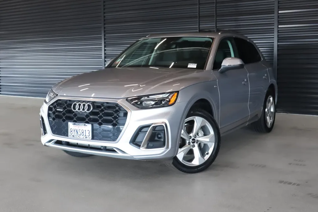 2022 Audi Q5 S line Premium Plus photo 1