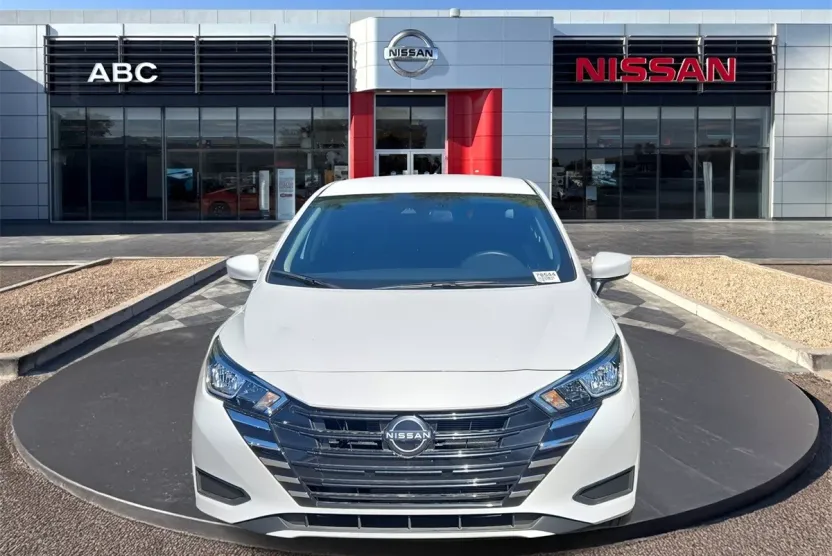 2024 Nissan Versa 1.6 SV photo 1