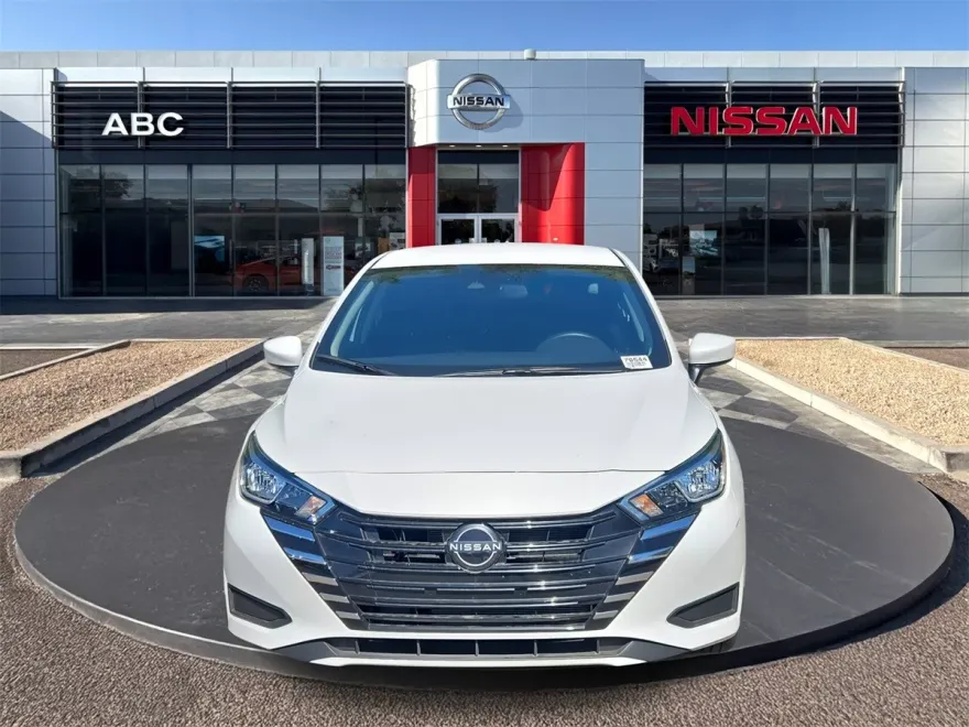2024 Nissan Versa 1.6 SV photo 1