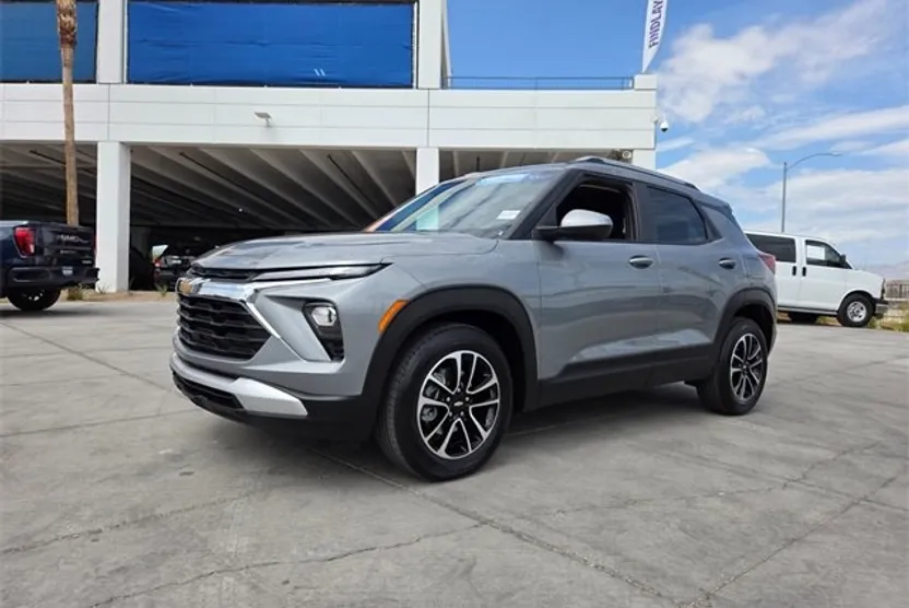 2024 Chevrolet Trailblazer LT photo 1