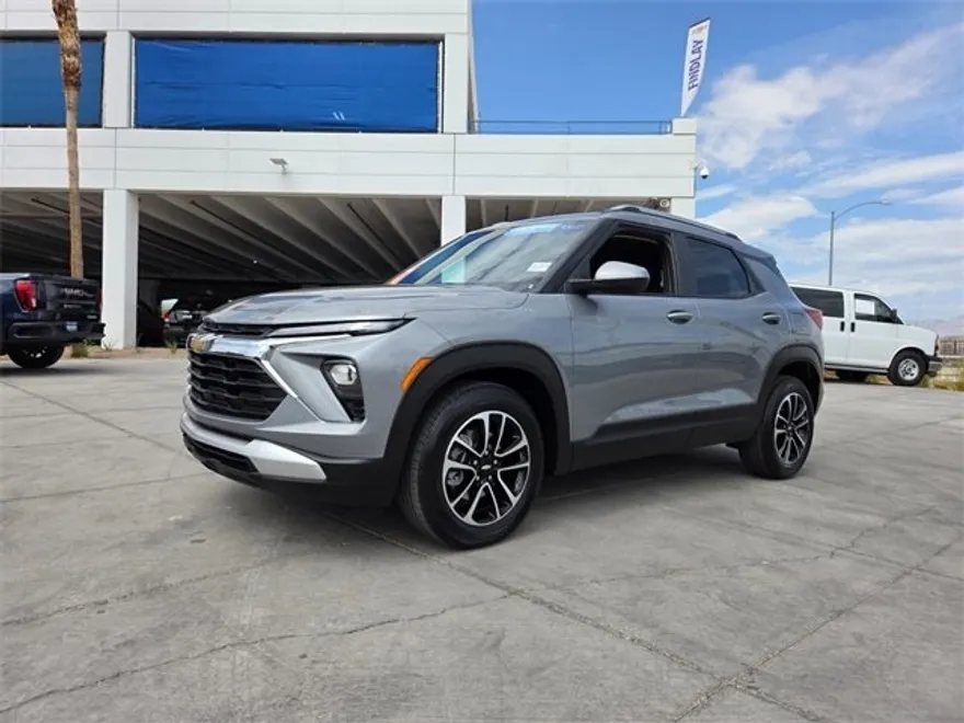 2024 Chevrolet Trailblazer LT photo 1