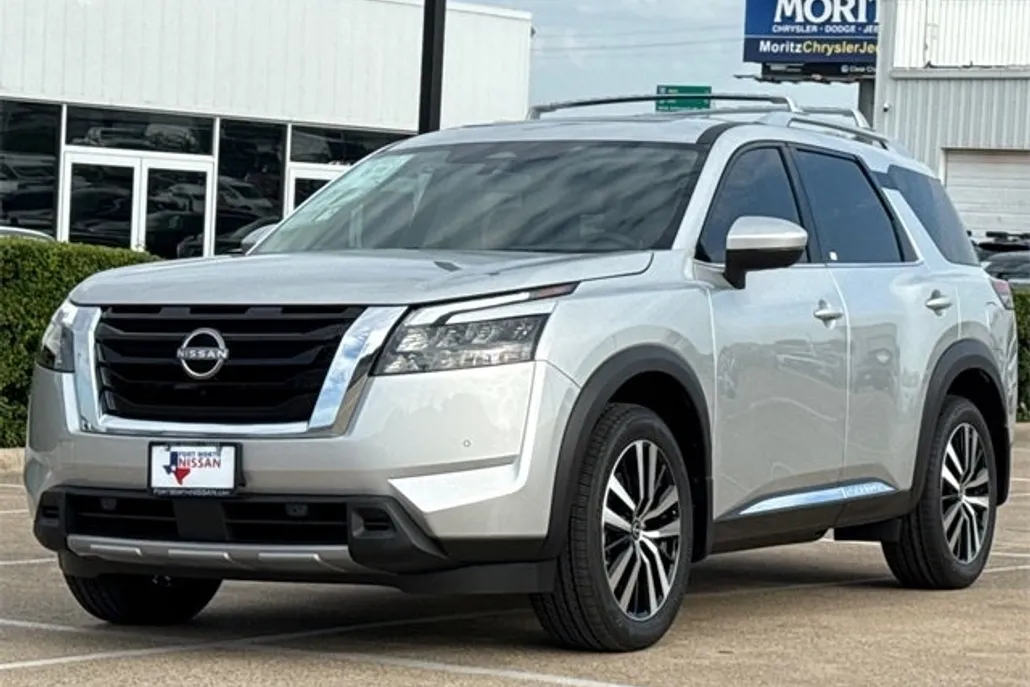 2025 Nissan Pathfinder Platinum photo 1