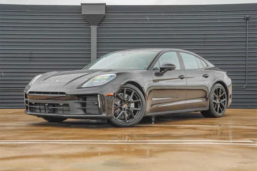 2025 Porsche Panamera E-Hybrid 4 photo 1