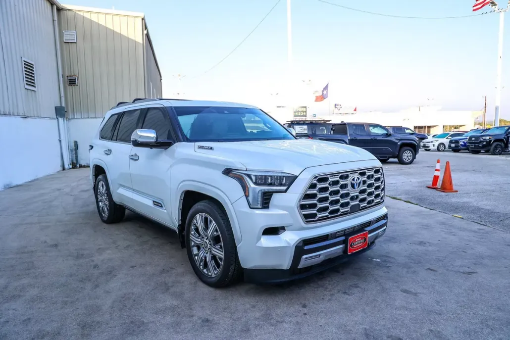 2024 Toyota Sequoia Capstone photo 1