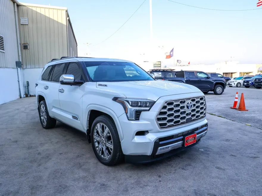 2024 Toyota Sequoia Capstone photo 1