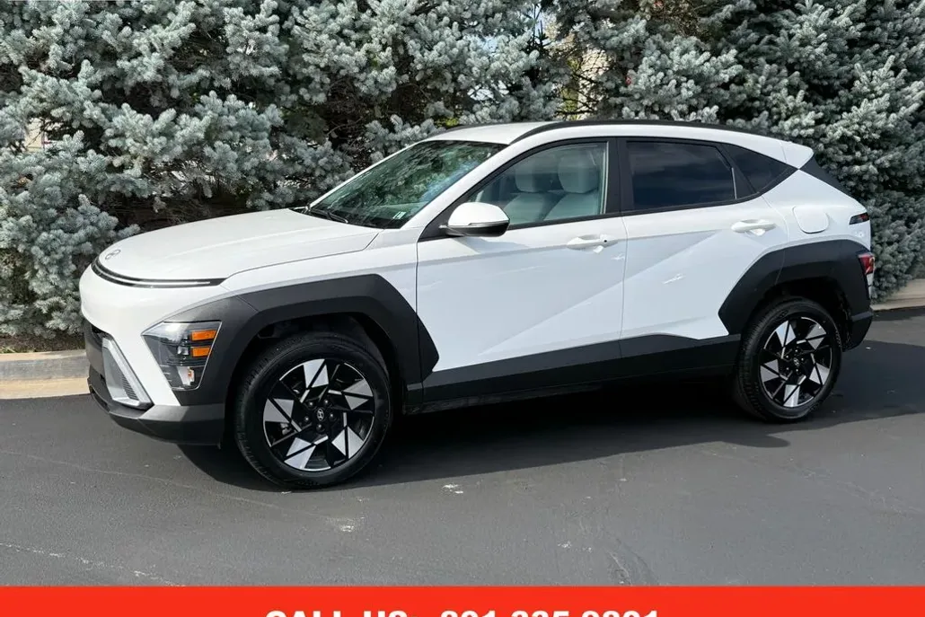 2025 Hyundai Kona SEL photo 1
