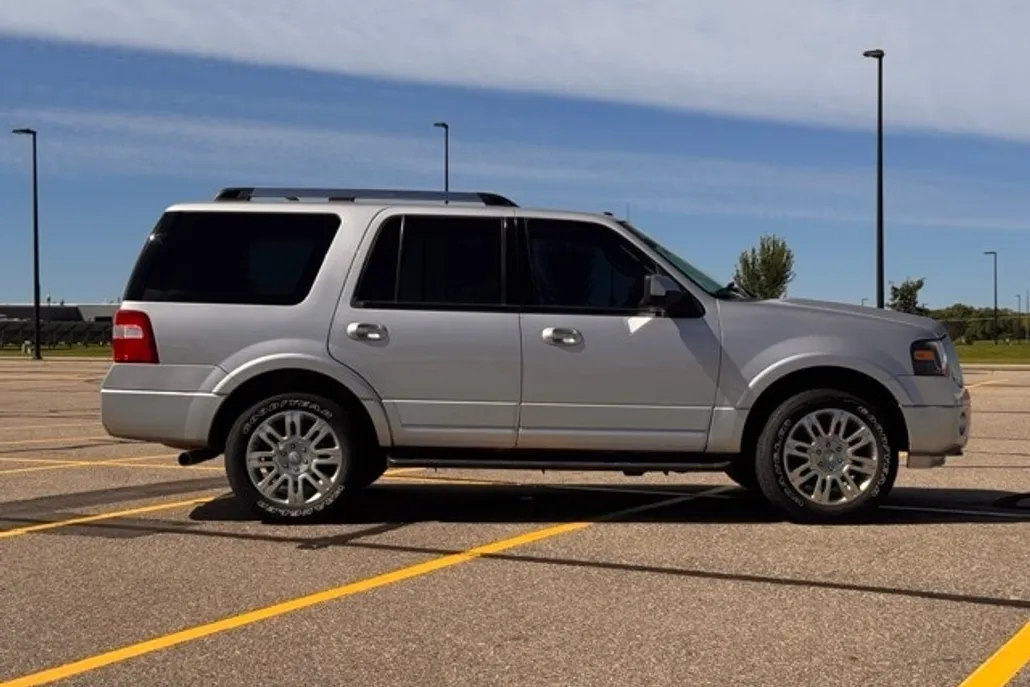 2012 Ford Expedition Limited photo 1