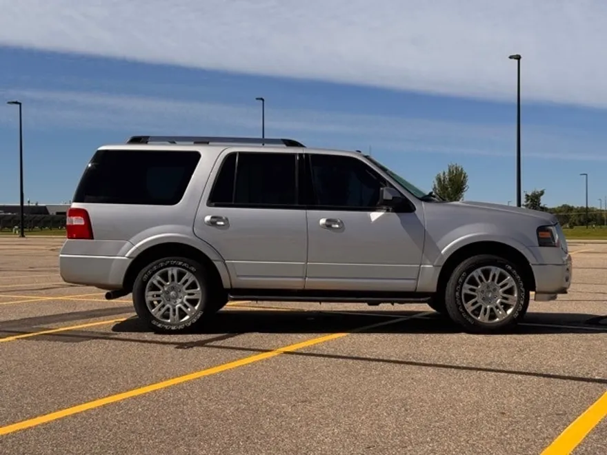 2012 Ford Expedition Limited photo 1