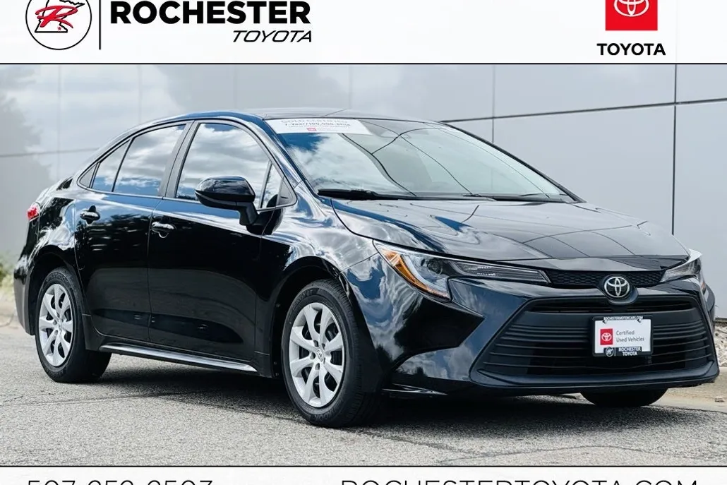 2023 Toyota Corolla LE photo 1