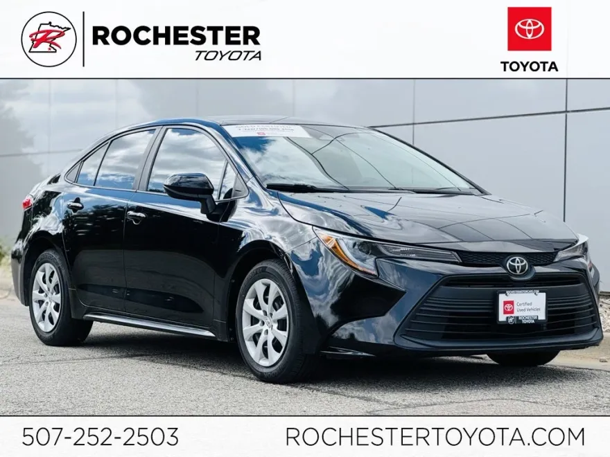 2023 Toyota Corolla LE photo 1