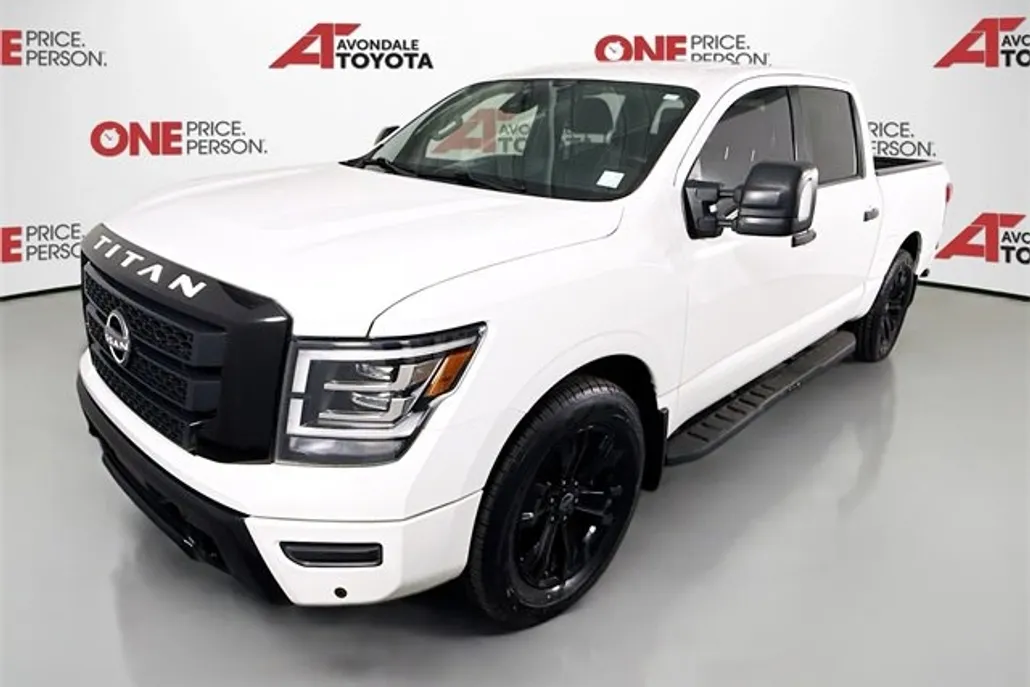 2023 Nissan Titan SV photo 1