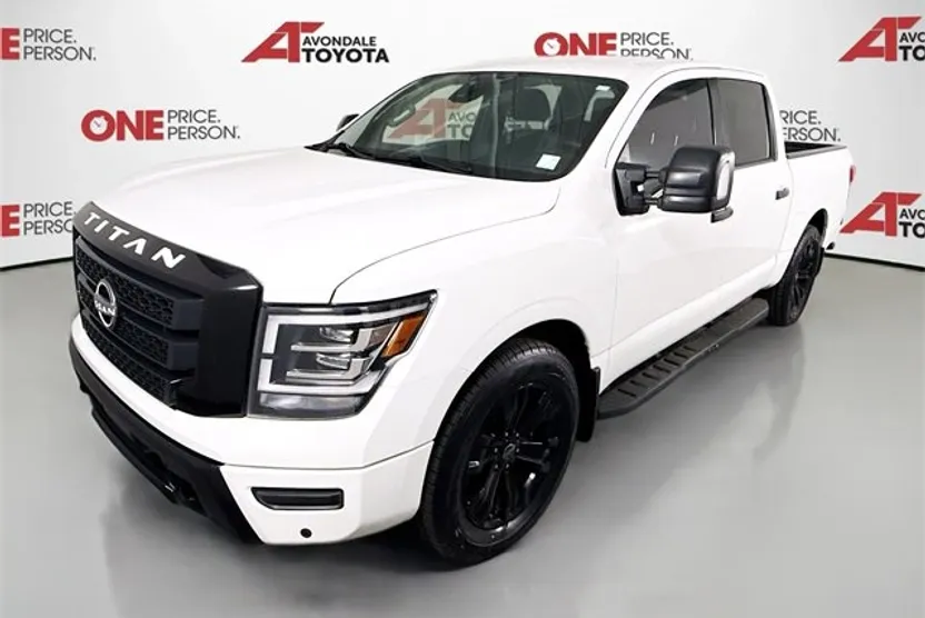 2023 Nissan Titan SV photo 1